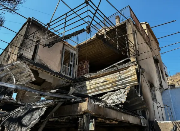 Façade de bâtiment détruit par un incendie. Expert d'Assuré AR-BRAZ EXPERTISES intervient pour évaluation des dommages sur structure. Façade de bâtiment détruit par un incendie. Expert d'Assuré AR-BRAZ EXPERTISES intervient pour évaluation des dommages sur structure.